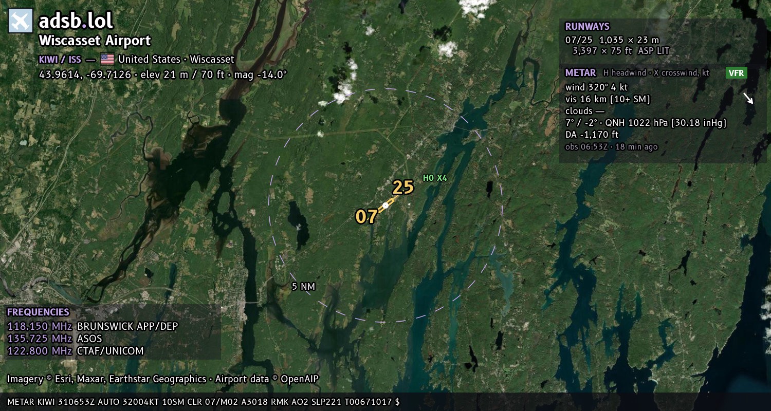 Satellite map with the runway layout of Wiscasset Airport (KIWI)