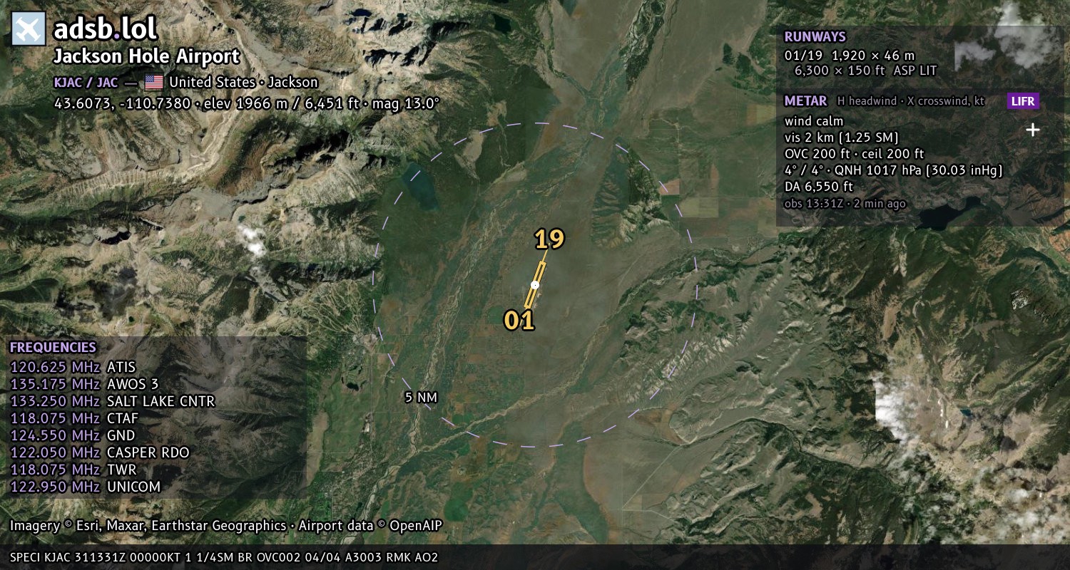Satellite map with the runway layout of Jackson Hole Airport (KJAC)