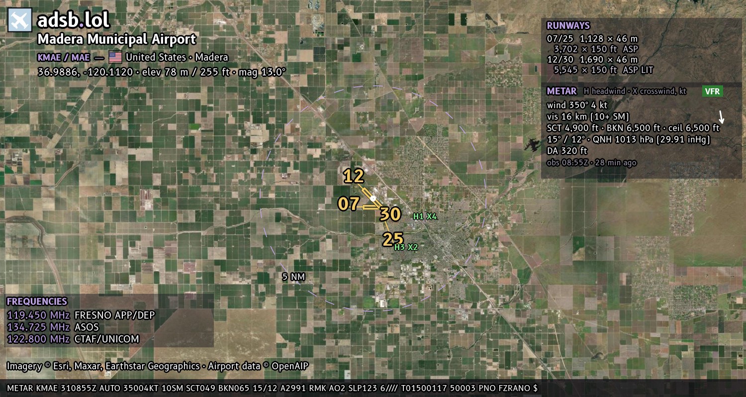 Satellite map with the runway layout of Madera Municipal Airport (KMAE)