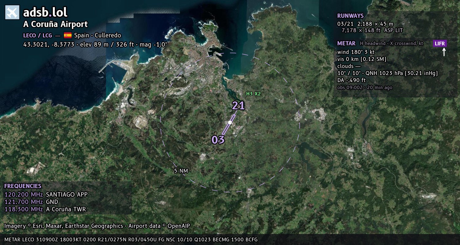 Satellite map with the runway layout of A Coruña Airport (LECO)